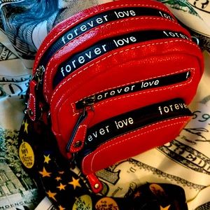 MARC JACOBS FOREVER LOVE CROSSBODY CAMERA BAG